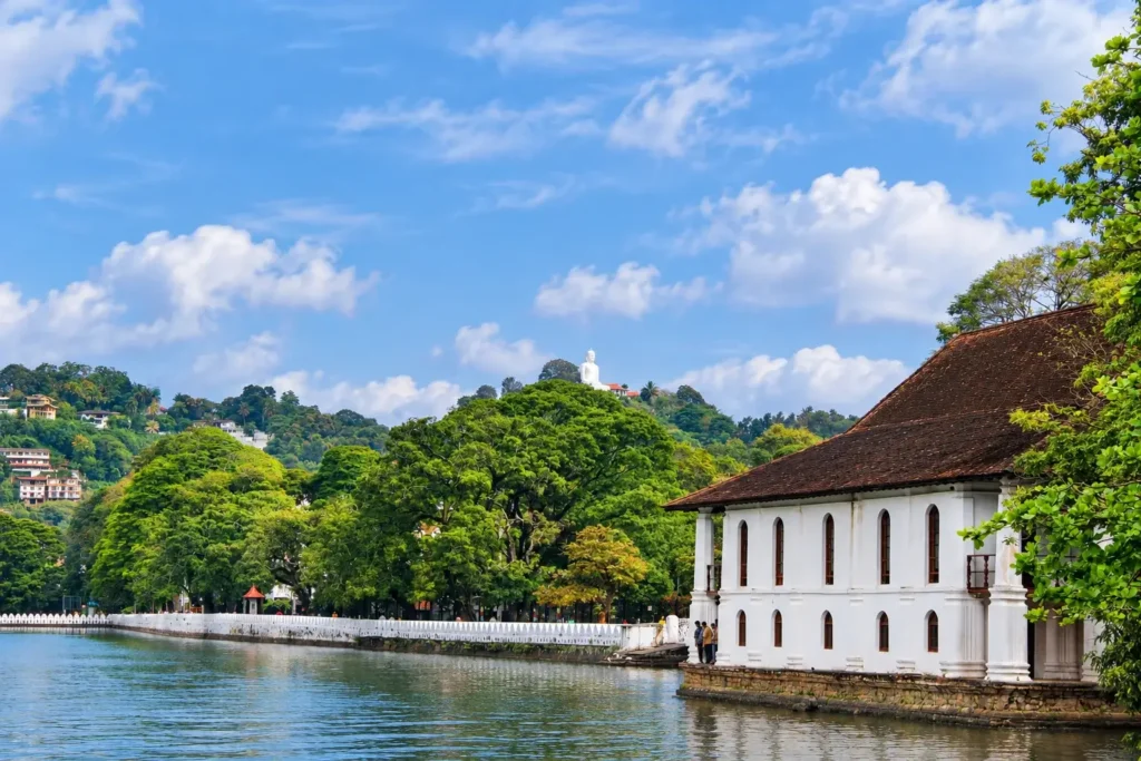 Kandy Lake Round 09